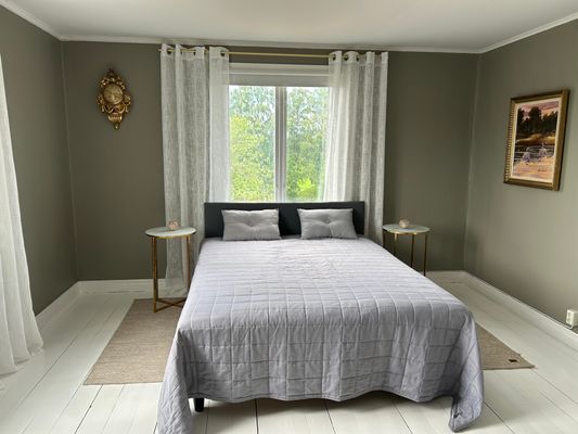 Hyr denna stuga i  på 22 m². 2-3 sängplatser. 3 300 - 4 200 kr per vecka. Se bilder och tillgänglighet här.