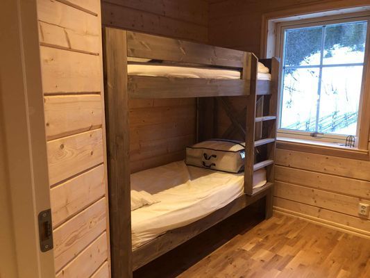 VILLA SKALSVALLEN, Skalets torg, inomhusbordtennis - Bild 28