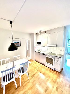 Hyr denna stuga i Visby på 32 m². 4 sängplatser. Från 12 500 kr per vecka. Se bilder och tillgänglighet här.