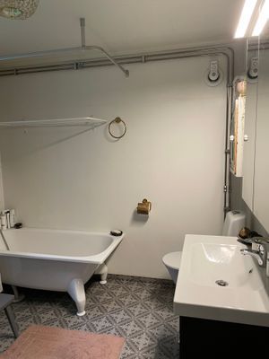 Hyr denna stuga i Järvsö på 54 m². 2-4 sängplatser. Från 4 000 kr per vecka. Se bilder och tillgänglighet här.
