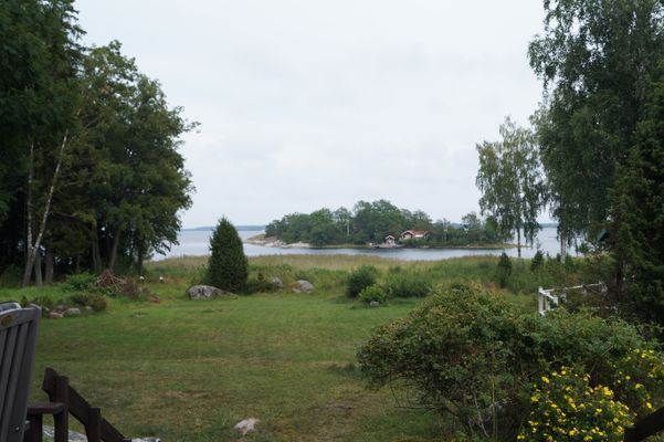 Utsikt ifrån terrassen på baksidan