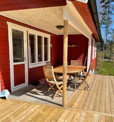 Hyr denna stuga i Norrtälje på 52 m². 8 sängplatser. Från 10 000 kr per vecka. Se bilder och tillgänglighet här.