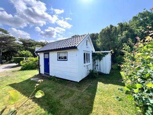 Hyr denna stuga i Halmstad på 32 m². 2-4 sängplatser. 4 900 - 5 500 kr per vecka. Se bilder och tillgänglighet här.