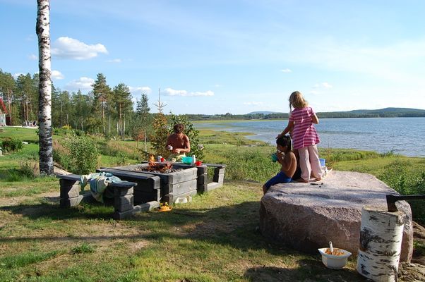 Stuga i söderläge med egen badstrand - Bild 7