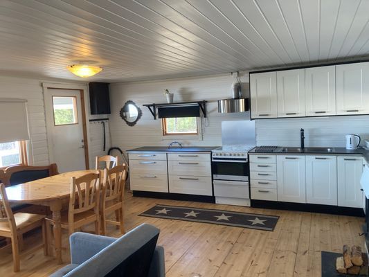 Stuga i söderläge med egen badstrand - Bild 11