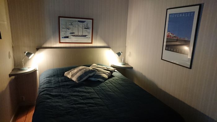 Havet, två meter från med egen brygga. - Bild 10