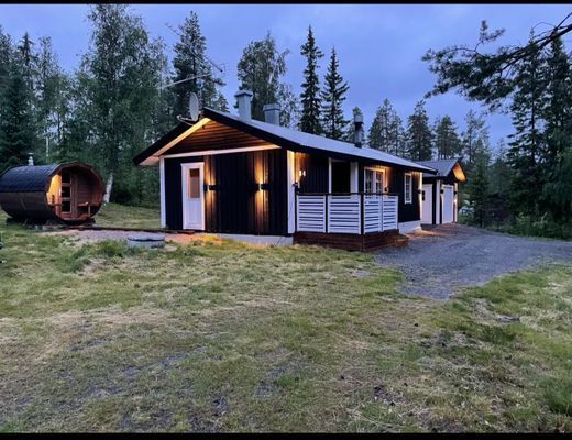 Hyr denna stuga i Foskros på 56 m². 6 sängplatser. 5 500 - 7 500 kr per vecka. Se bilder och tillgänglighet här.