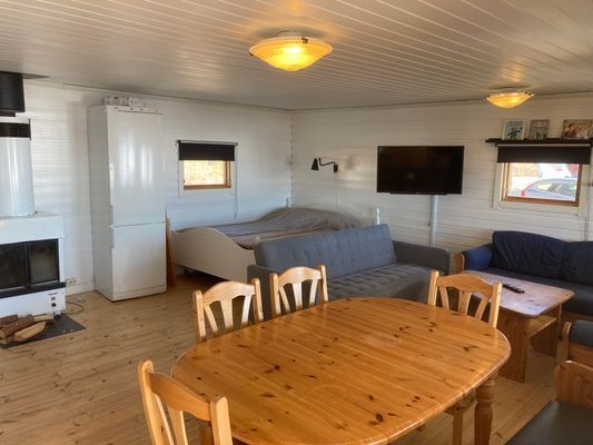 Stuga i söderläge med egen badstrand - Bild 12