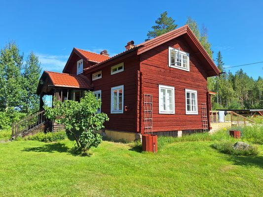 Hyr denna stuga i Järvsö på 185 m². 11 sängplatser. Från 10 900 kr per vecka. Se bilder och tillgänglighet här.