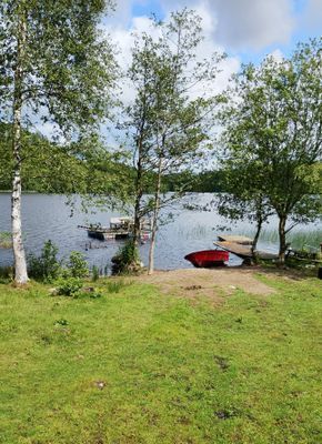 Hyr denna stuga i Varberg på 30 m². 5 sängplatser. 3 300 - 7 400 kr per vecka. Se bilder och tillgänglighet här.