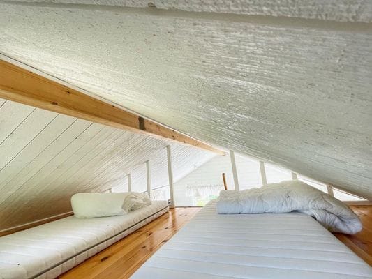 Idyllisk gård med sjötomt - Bild 21