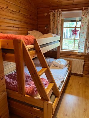 Sovrum med familjesäng