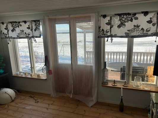 Sommarstuga vid vattnet - lugn och avskild idyll