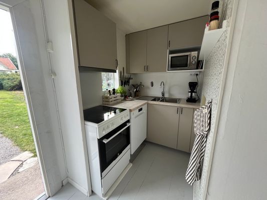 Charmigt sommarboende mitt i Böda med 1400kvm tomt - Bild 13