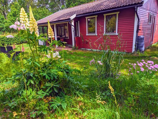 Hyr denna stuga i Våxtorp på 60 m². 4-5 sängplatser. 3 800 - 5 700 kr per vecka. Se bilder och tillgänglighet här.