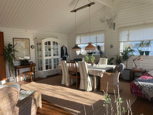 Stort strandnära sommarhus med härlig trädgård - Bild 29