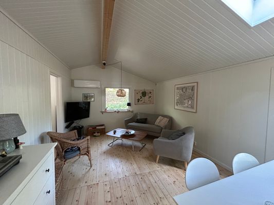 Nyrenoverad stuga mitt skogen, vid Brösarps backar - Bild 7