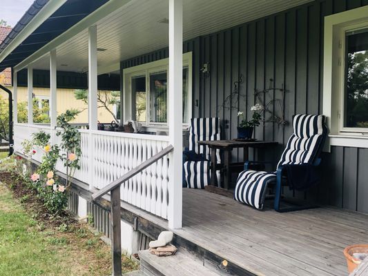 Hyr denna stuga i Byxelkrok på 80 m². 6-8 sängplatser. Från 12 000 kr per vecka. Se bilder och tillgänglighet här.