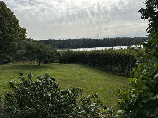 Bogsta By – Historisk Sörmlandsgård med sjöutsikt