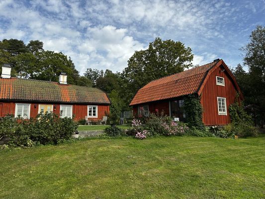 Bild 4 på Bogsta By – Historisk Sörmlandsgård med sjöutsikt