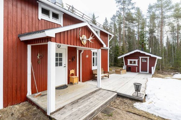 Hyr denna stuga i Byske på 63 m². 4 sängplatser. Pris ej tillgängligt. Se bilder och tillgänglighet här.