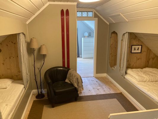 Hyr denna stuga i Kittelfjäll på 125 m². 8-9 sängplatser. Från 9 000 kr per vecka. Se bilder och tillgänglighet här.