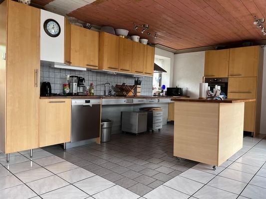 Hyr denna stuga i  på 250 m². 9-11 sängplatser. 21 000 - 25 000 kr per vecka. Se bilder och tillgänglighet här.