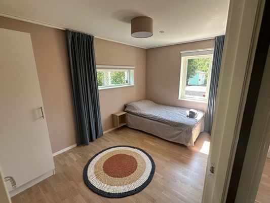 Modern villa i Dalarös skärgård nära stränder - Bild 16