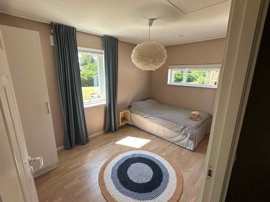 Modern villa i Dalarös skärgård nära stränder - Bild 15