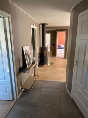 Modern villa i Dalarös skärgård nära stränder - Bild 11