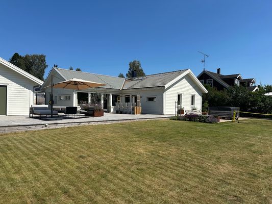 Modern villa i Dalarös skärgård nära stränder