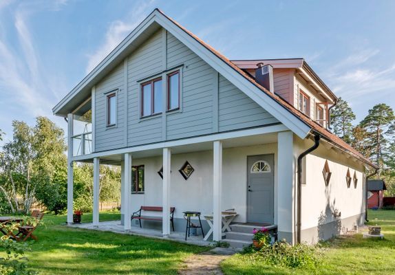 Hyr denna stuga i Tofta på 210 m². 14 sängplatser. 8 900 - 32 900 kr per vecka. Se bilder och tillgänglighet här.