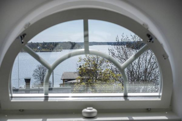Bild 4 på Lägenhet med havsutsikt i anrik byggnad i Vaxholm