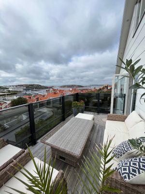 Villa med havsutsikt mitt i stan - Bild 8