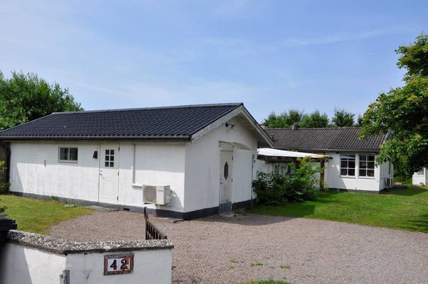 Strandnära stuga vid havet i mysiga Mellbystrand