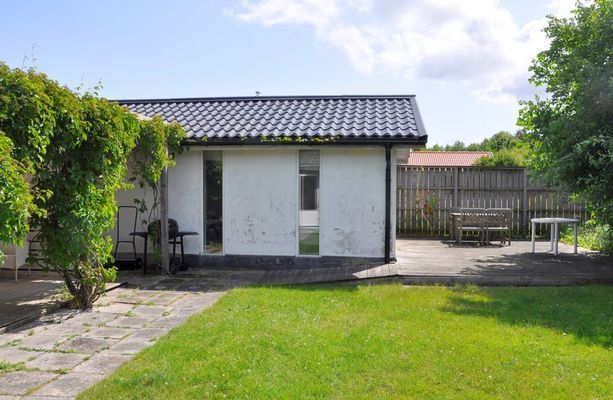 Hyr denna stuga i Mellbystrand på 120 m². 6 sängplatser. 850 - 1 000 kr per dag. Se bilder och tillgänglighet här.