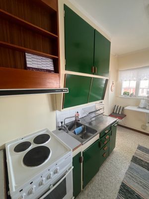 Hyr denna stuga i  på 60 m². 6 sängplatser. 5 600 - 7 600 kr per vecka. Se bilder och tillgänglighet här.