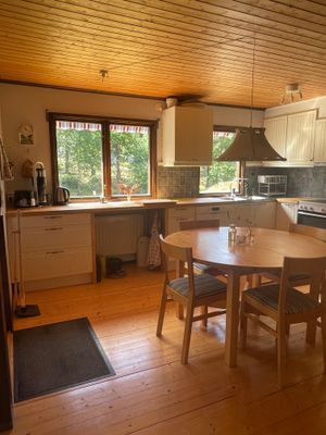 Stuga nära skog och hav - Bild 8