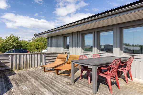 Hyr denna stuga i Halland på 75 m². 6 sängplatser. Från 10 100 kr per vecka. Se bilder och tillgänglighet här.
