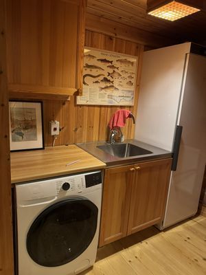Tvättstuga, tvättmaskin & torktumlare, torkskåp