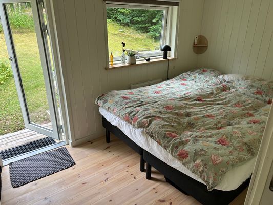 Sovrum stora stugan, 1.60 m säng