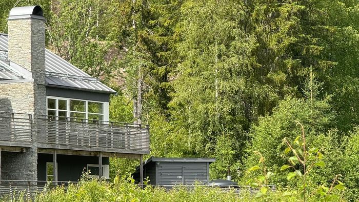 Modern fjällstuga -rofyllt läge med otrolig utsikt