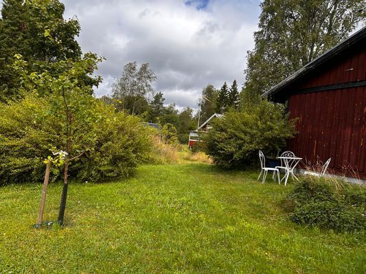 Hyr denna stuga i  på 65 m². 3-4 sängplatser. Från 7 500 kr per vecka. Se bilder och tillgänglighet här.