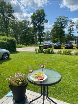 Hyr denna stuga i Ulricehamn på 72 m². 4-5 sängplatser. 5 000 - 6 000 kr per vecka. Se bilder och tillgänglighet här.