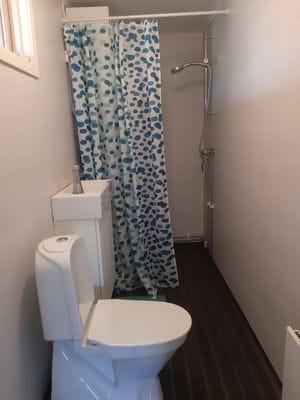 Charmig och modern stuga nära hav och natur - Bild 26