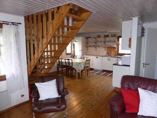 Hyr denna stuga i Fårö på 60 m². 4 sängplatser. 10 200 - 14 200 kr per vecka. Se bilder och tillgänglighet här.