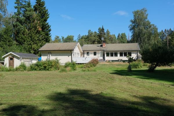 Havsnära fritidshus i Grisslehamn, 10-personer.