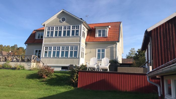 Stort hus vid vattnet i Sigtuna