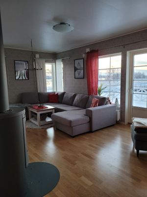 Hus vid sjön Långsvan i Skinnskatteberg