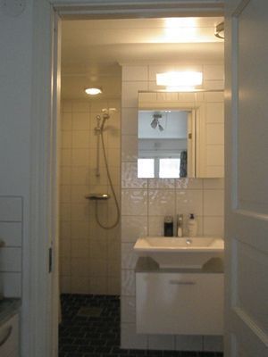 Havet, två meter från med egen brygga. - Bild 11